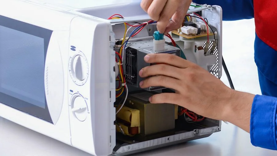 Manutenção de micro-ondas